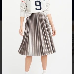 SOLD OUT Abercrombie pleated velvet skirt